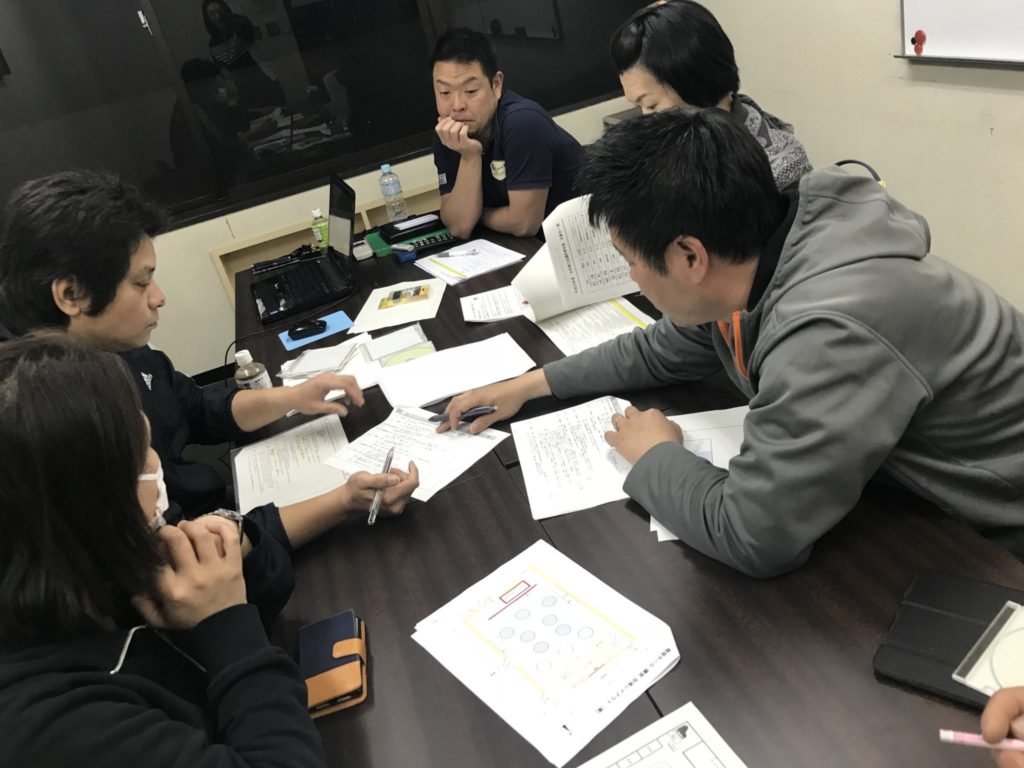 一緒に資料を見ながら、説明し、確認を重ねます。