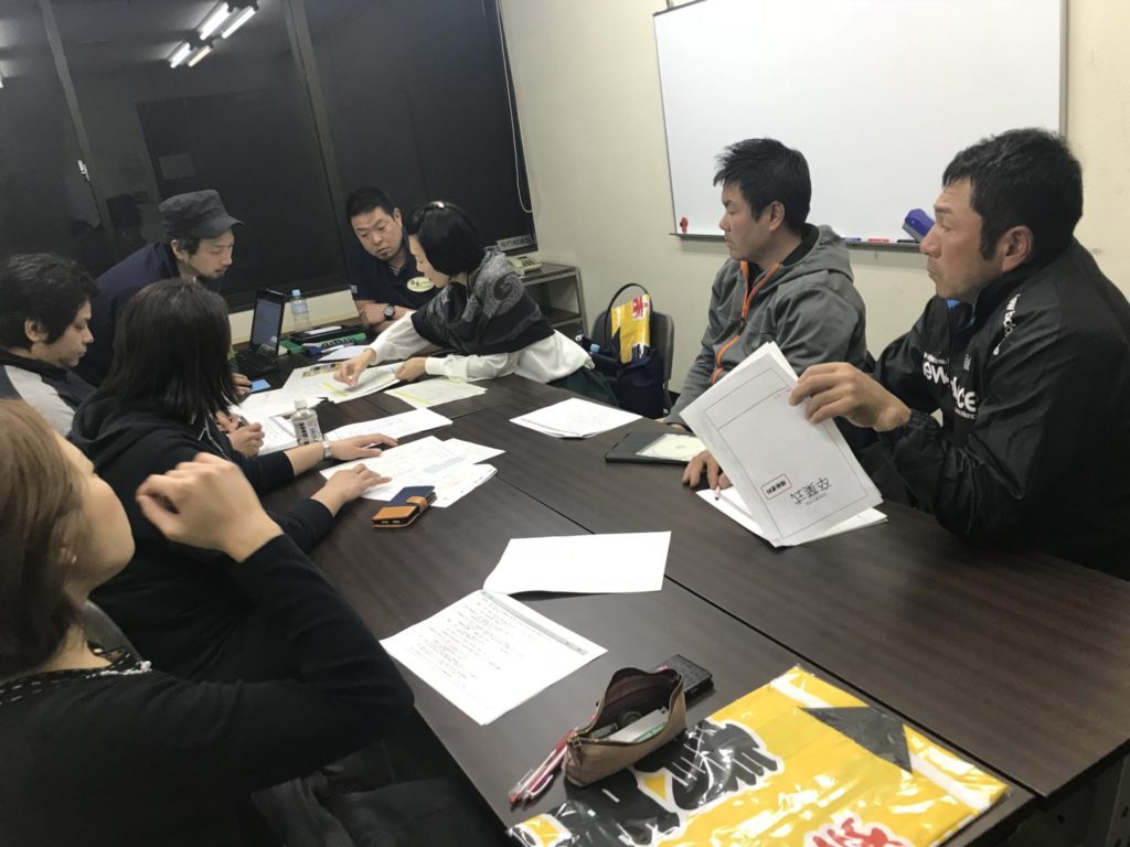 ここはどう？頭の中でイメージをしながら、タイミングを確認する平山さん。