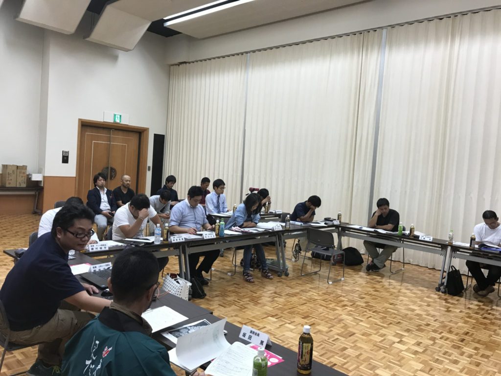 8月家族交流会　収支決算報告が交流委員会　榊原亮輔委員長から上程されました。