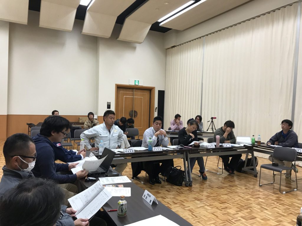 交流委員会 榊原亮輔委員長から卒業式の協議1が上程されました。