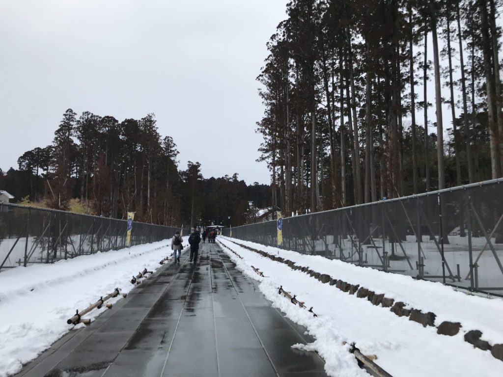 松島巡りからもどり、国宝 瑞巌寺を見に行きました。雪かきご苦労様でした。お陰で滑らずでした。