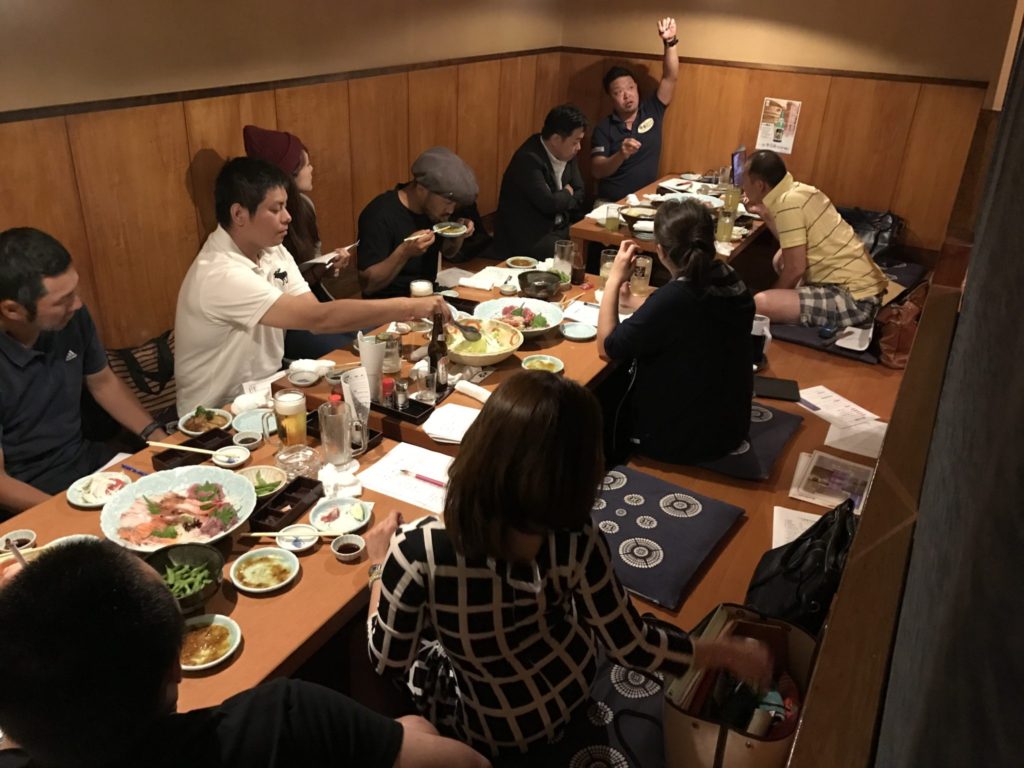 本日の臨時委員会は、委員会メンバーでもある西川ひかりさんのお店で開催です。
